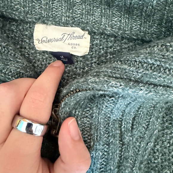 Universal thread sweater - Picture 3 of 3